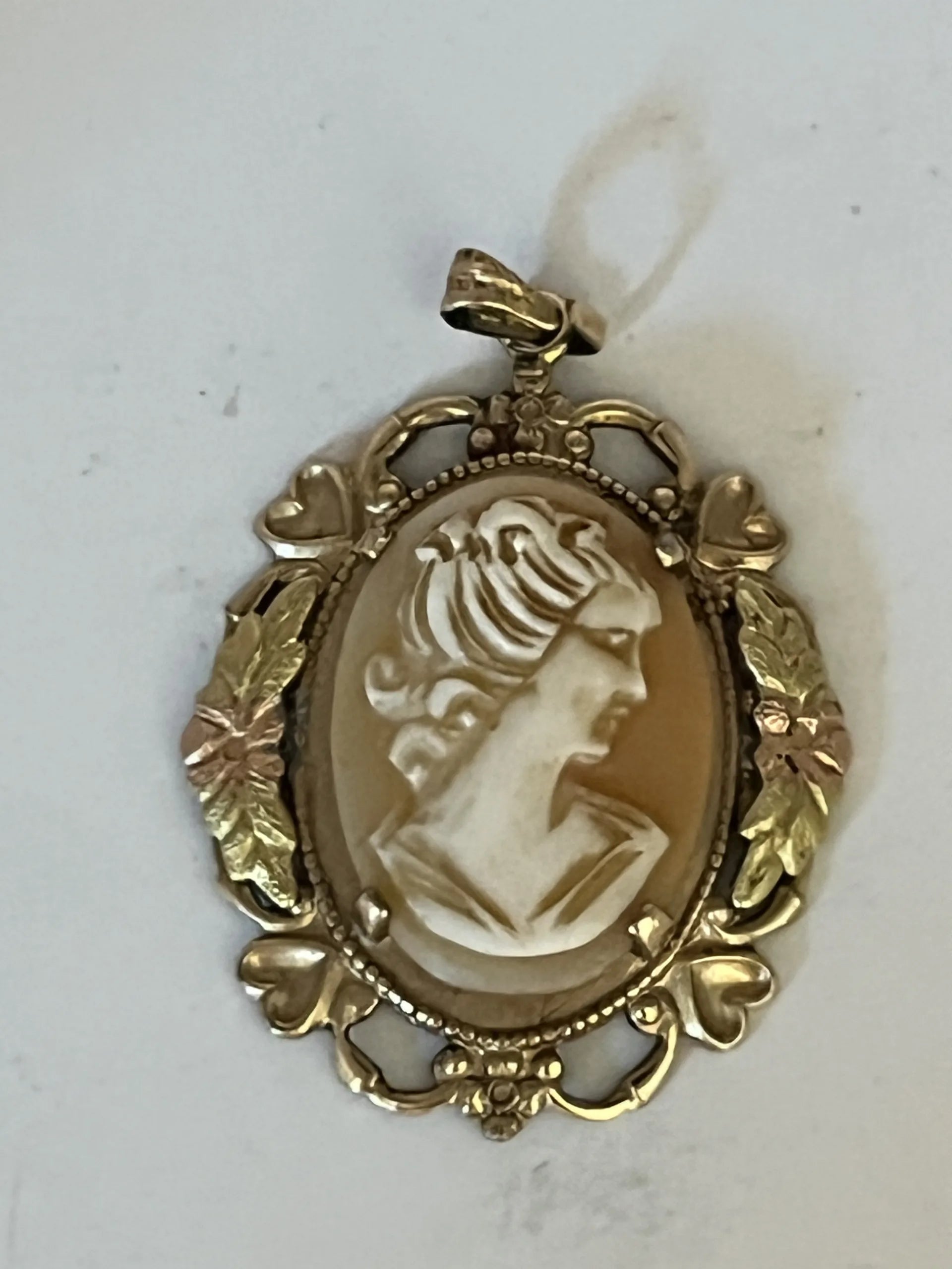 Vintage 12k Gold Plated Cameo Pendant