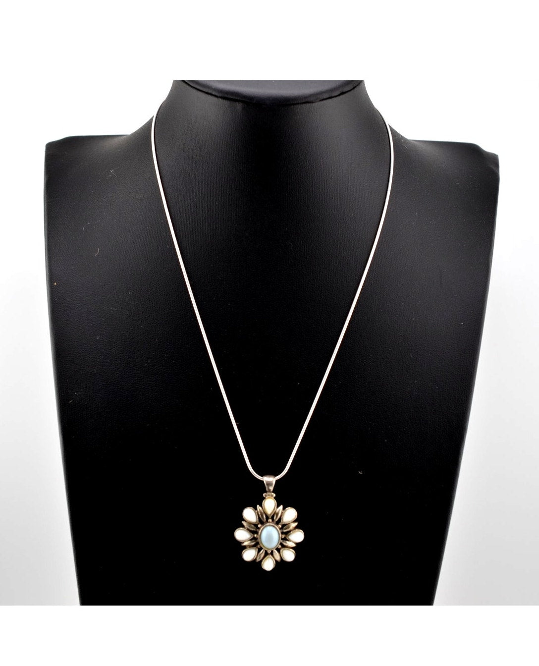 Vintage 925 Sterling Silver Opal Floral Design Pendant 18" Necklace