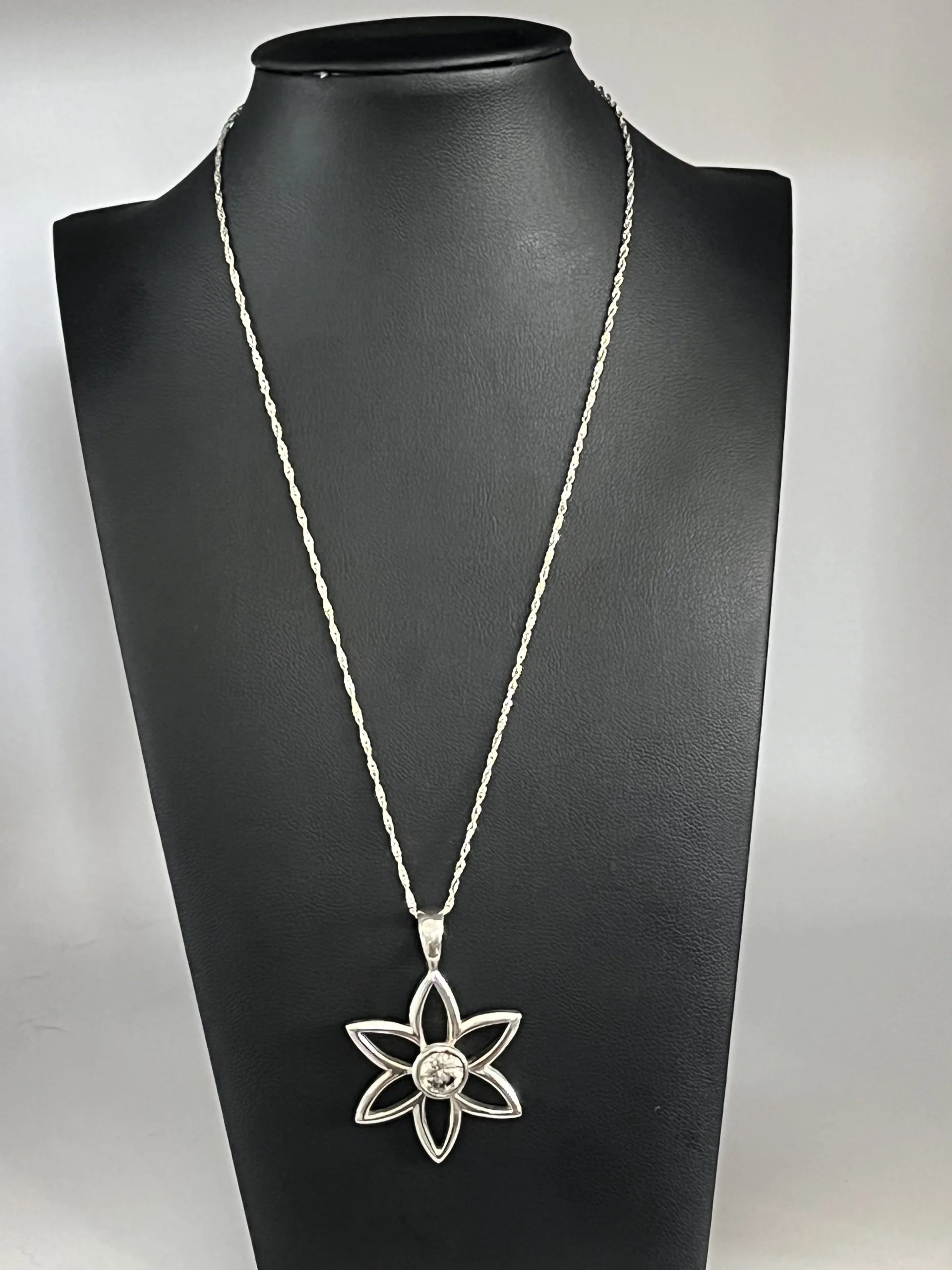 Silpada 925 Sterling Silver Open Flower CZ Pendant Necklace