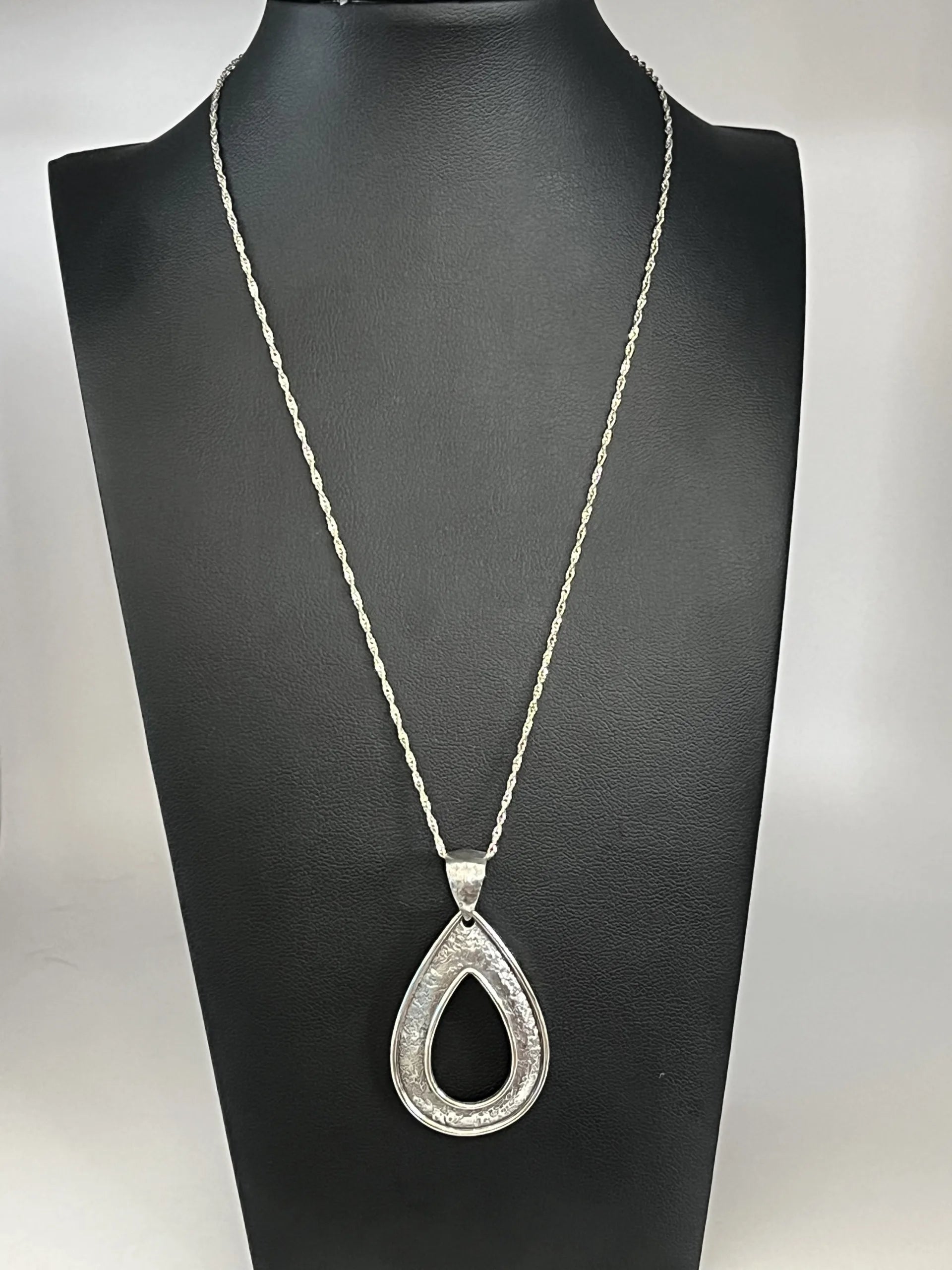 Silpada 925 Sterling Silver Tear Drop Textured Pendant Necklace