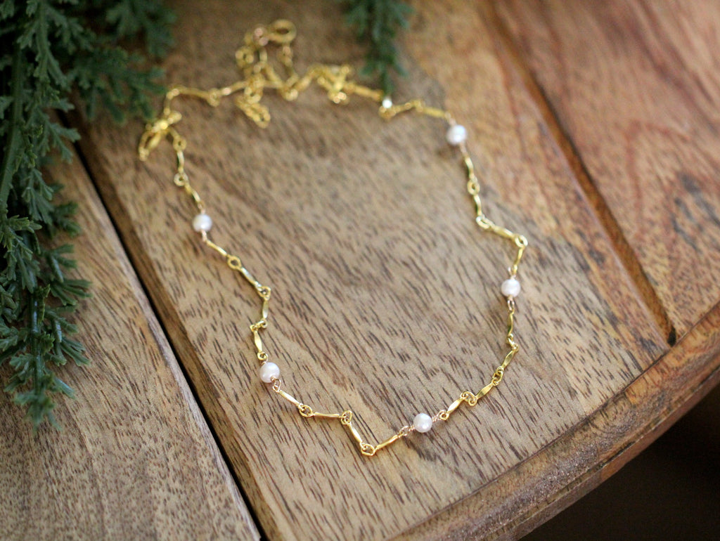 Saressa Designs Scalloped Pearl Choker