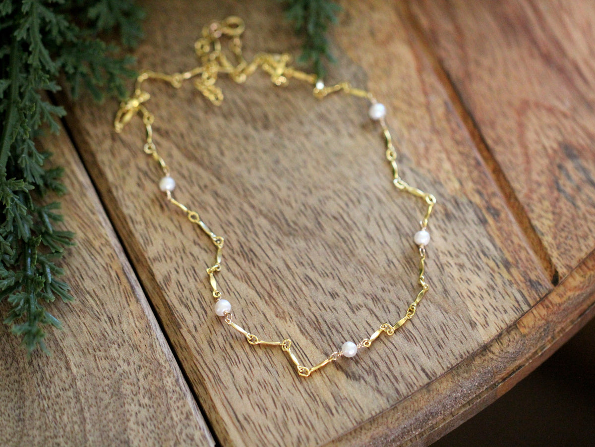 Saressa Designs Scalloped Pearl Choker