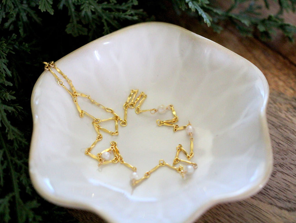 Saressa Designs Scalloped Pearl Choker