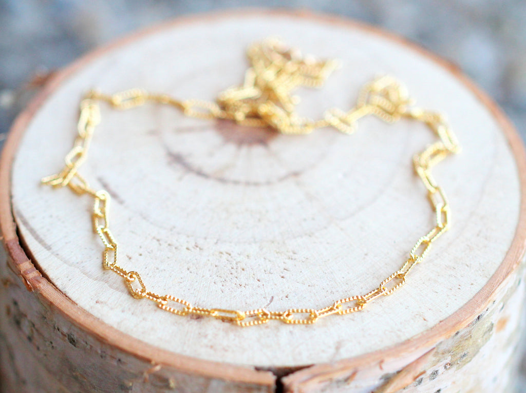 Saressa Designs Textured Paperclip Necklace