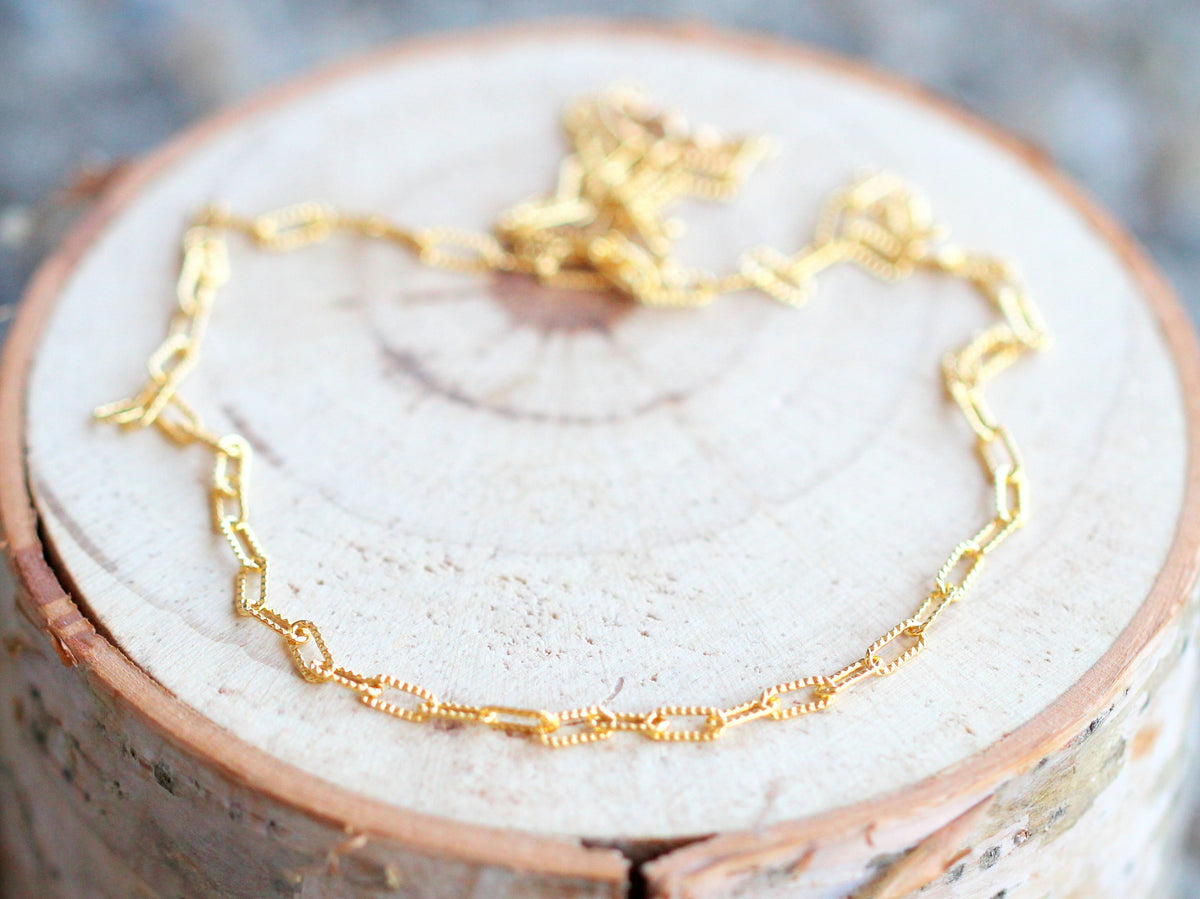 Saressa Designs Textured Paperclip Necklace