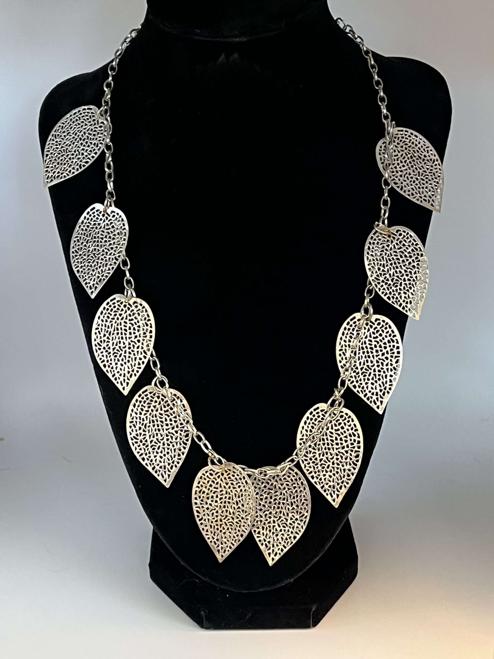 925 Sterling Silver Vintage Filigree Leaf Necklace