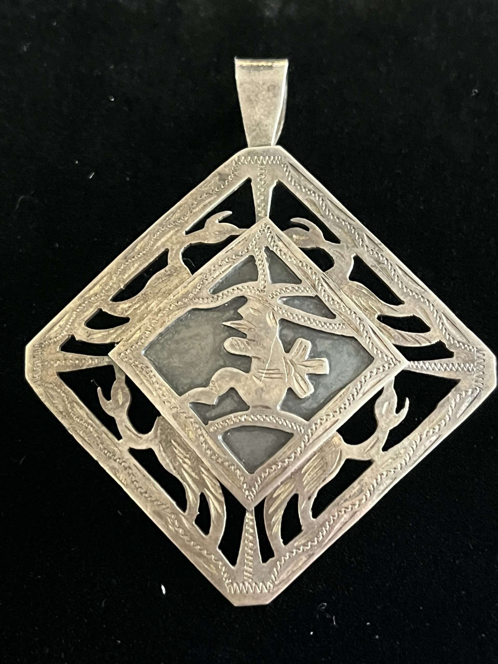 Vintage .925 Silver Guatemalan Etching Pendant/Brooch