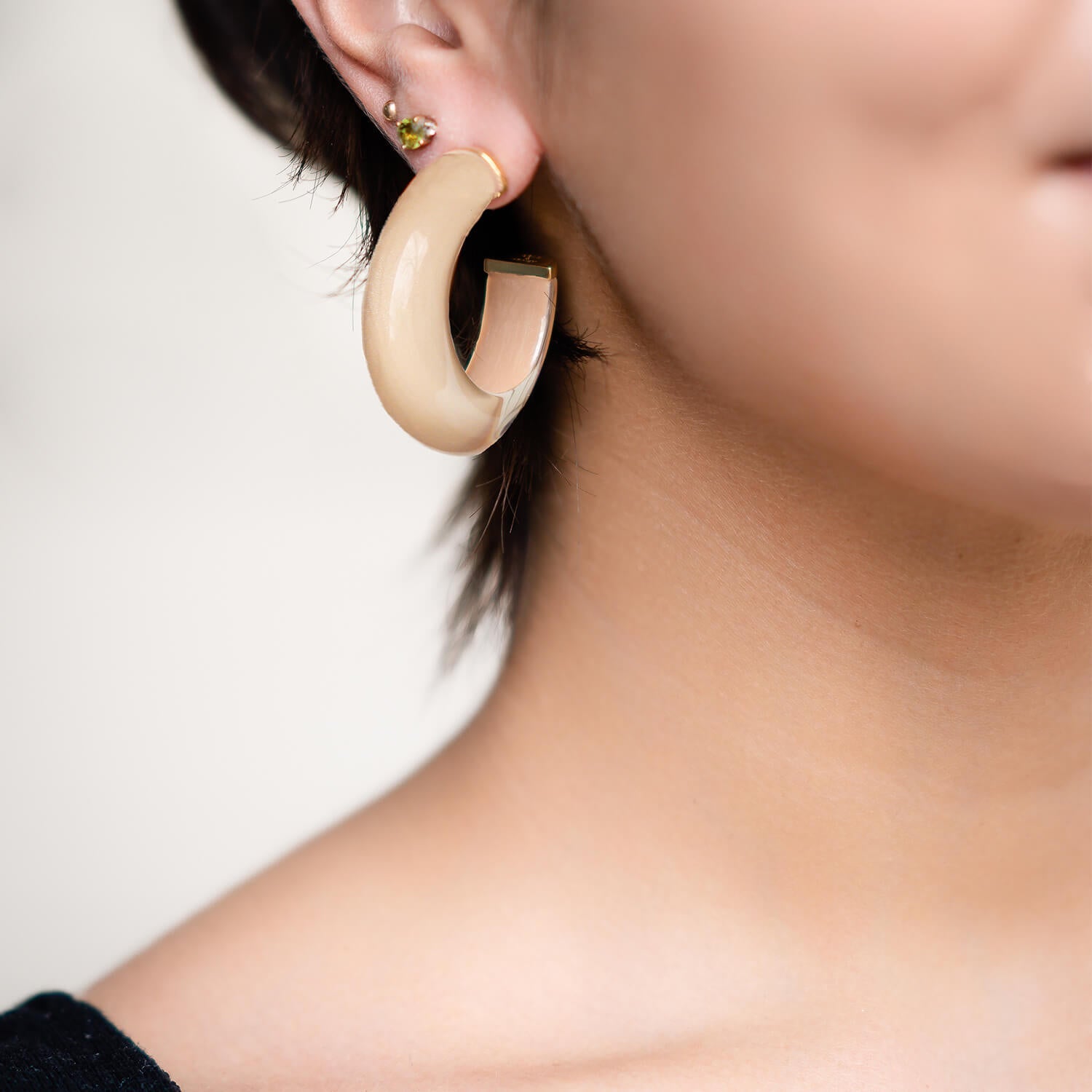 Gold & Honey Small Illusion Lucite Hoop Earrings in Neutrals
