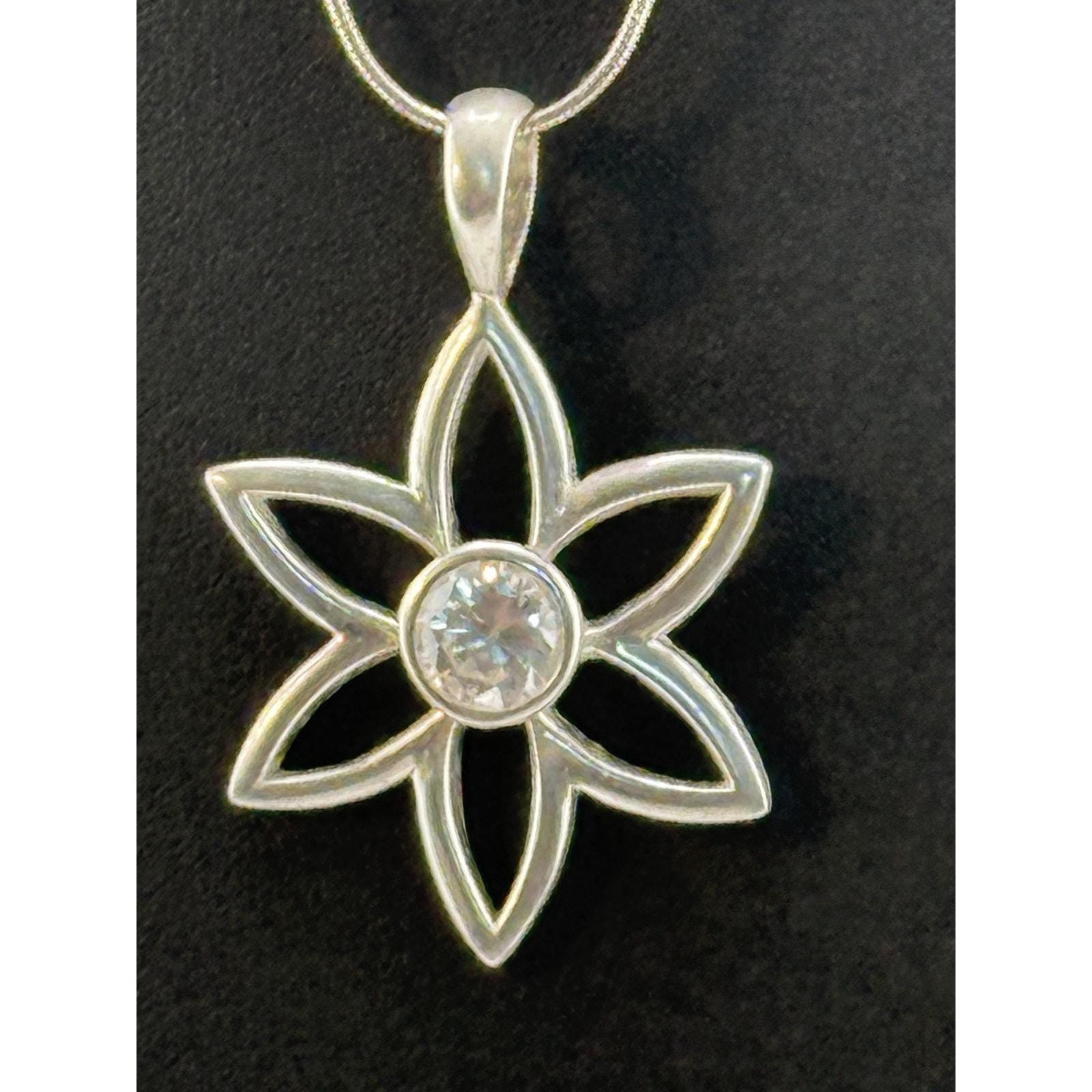 Silpada 925 Sterling Silver Open Flower CZ Pendant Necklace