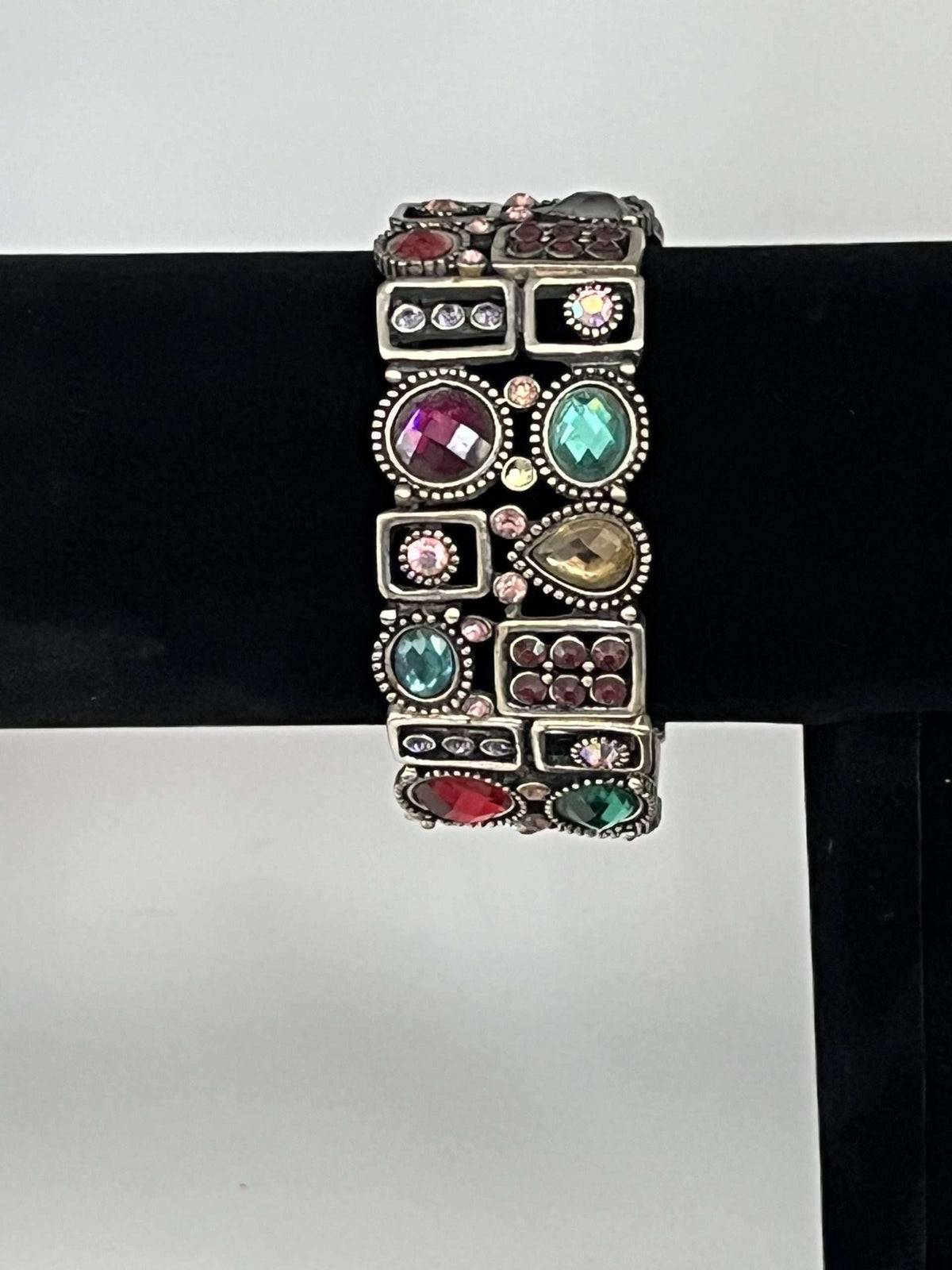 Rhinstone Stretch Cuff Bracelet. Multiple Colors on Silver Tone Metal. Very Pretty