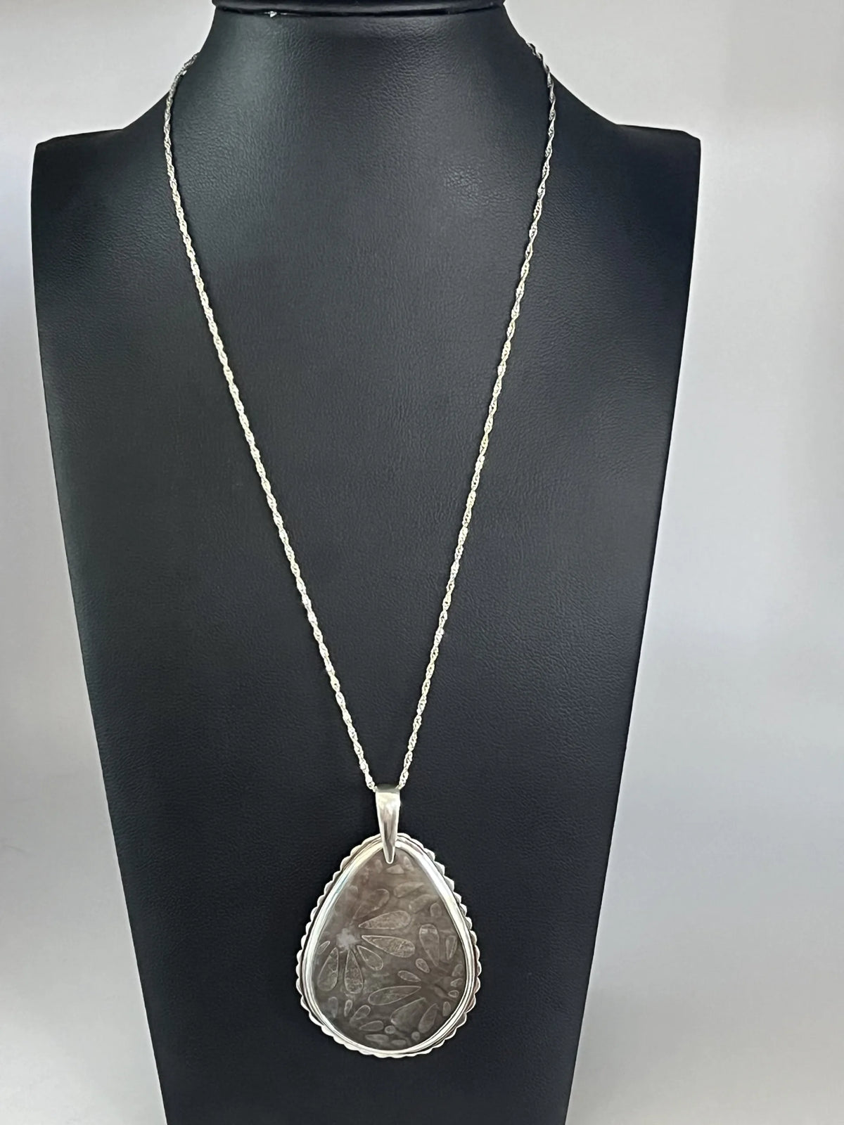 Silpada 925 Sterling 'Earthy Elegance' Etched Pendant Necklace