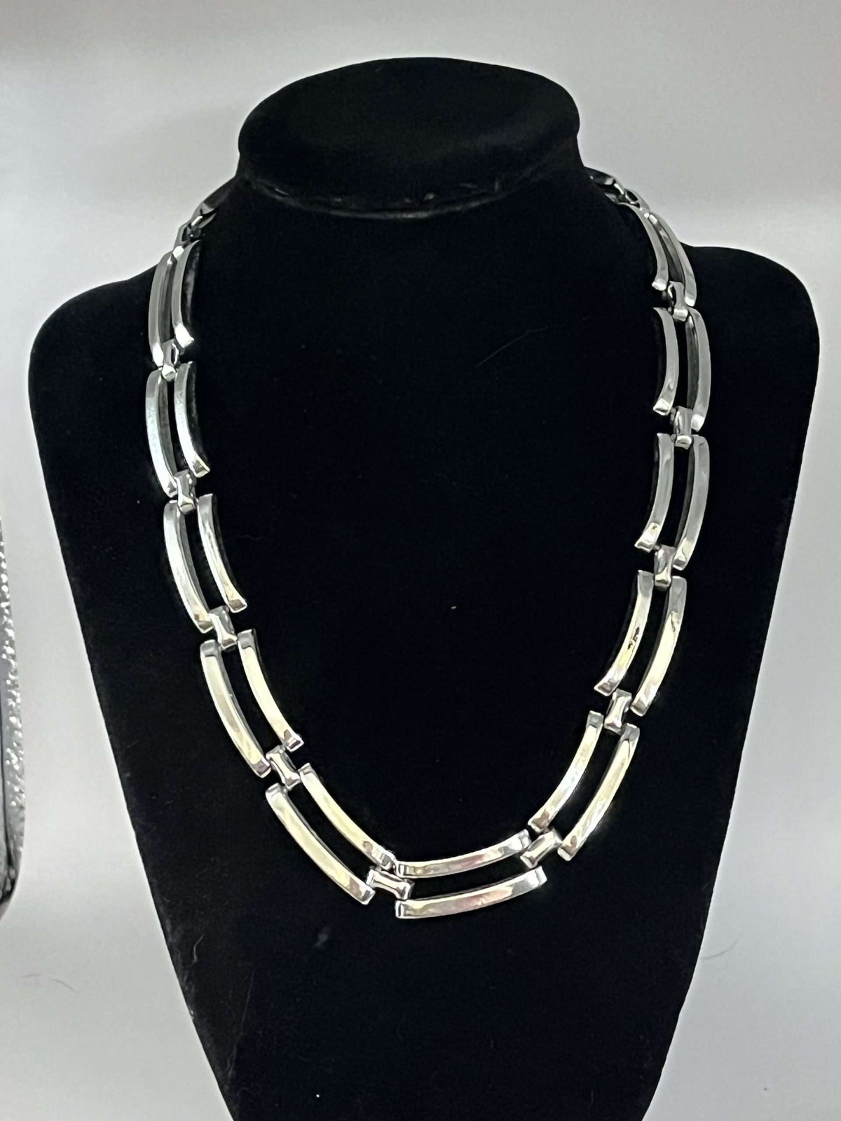 Silver Tone Necklace. Very bright and modern.