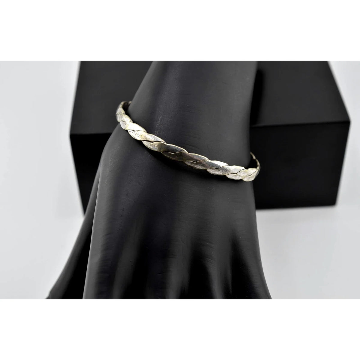 Vintage 925 Sterling Silver Mexico Engraved Bangle Bracelet