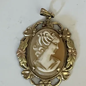 Vintage 12k Gold Plated Cameo Pendant