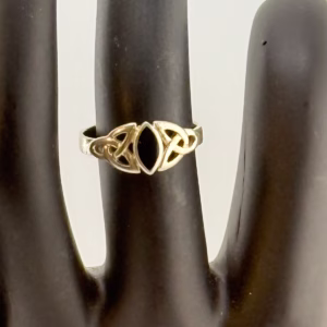 Vintage 925 Sterling Silver Onyx Celtic Style Size 6.5 Ring